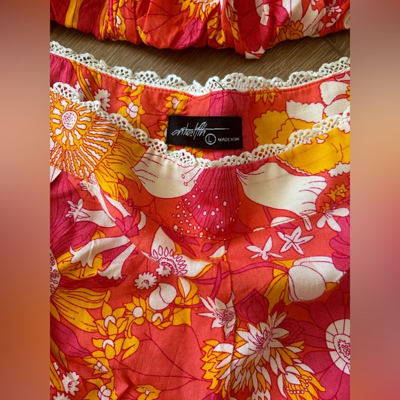 Vici Bahama Breeze Puff Sleeve Crop Top and Pocketed High Rise Floral Shorts - Picture 2 of 6